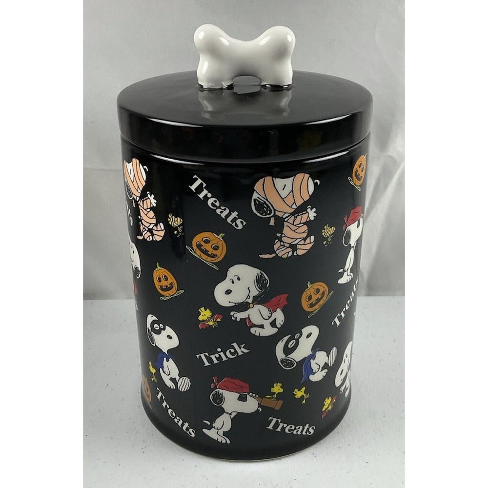 Peanuts Gang Snoopy Black Halloween Trick Or Treat Cookie Jar Canister